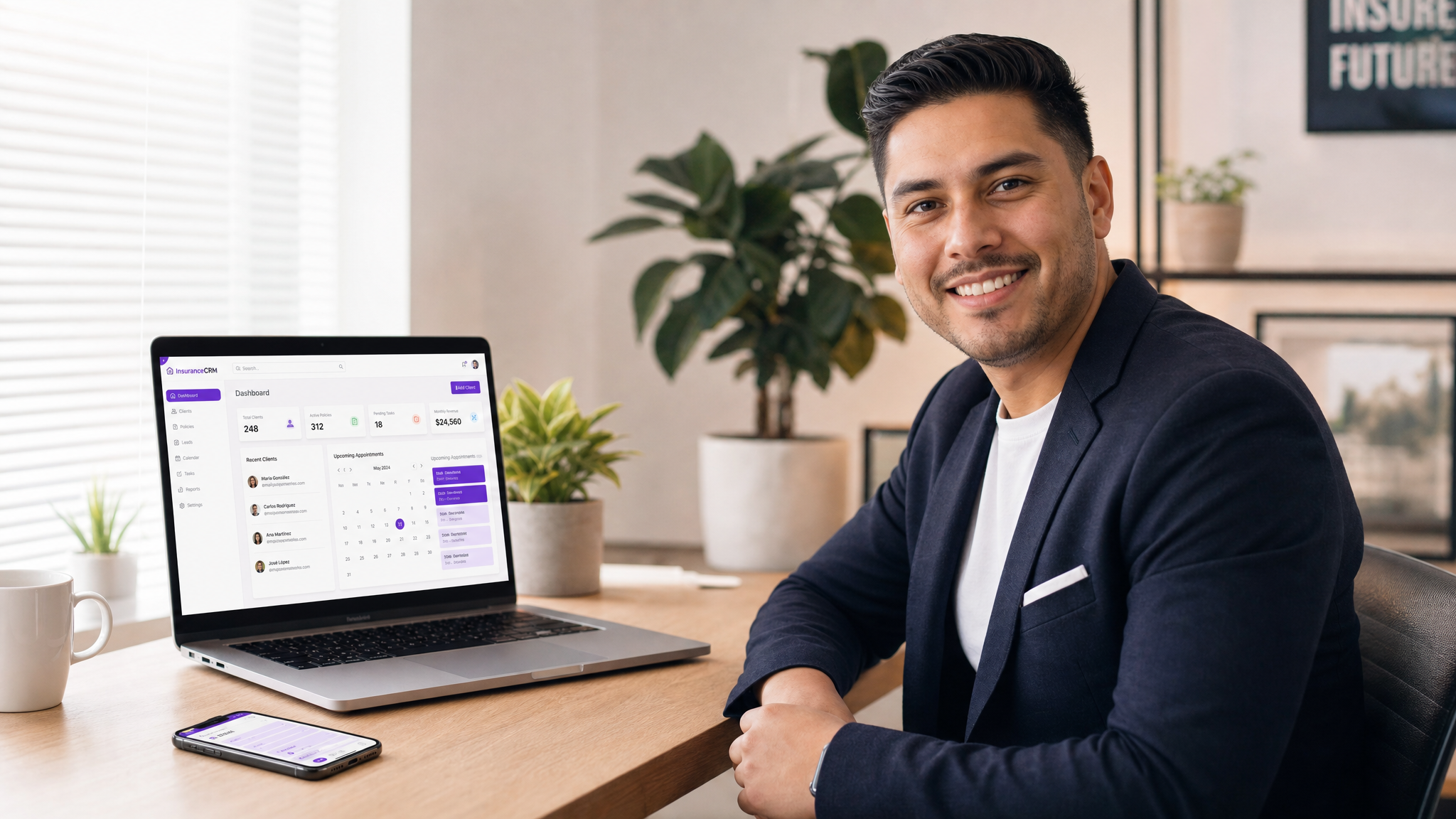 Insurance agent using MARKETIA OS Agenda